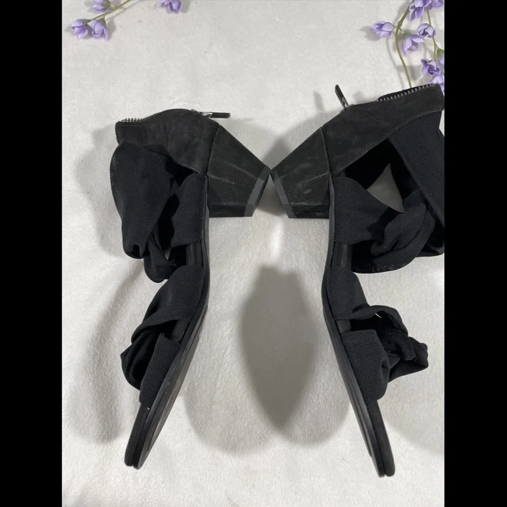 $195 Eileen Fisher Joy Twist Strappy Heeled Sandals in Black [SZ 5.5 ]‎